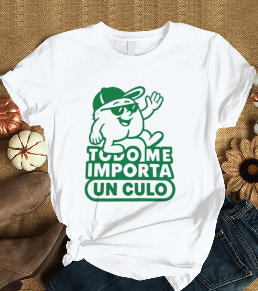 Todo Me Importa Un Culo Caracter Con Gafas Y Gorra Verde T-Shirt