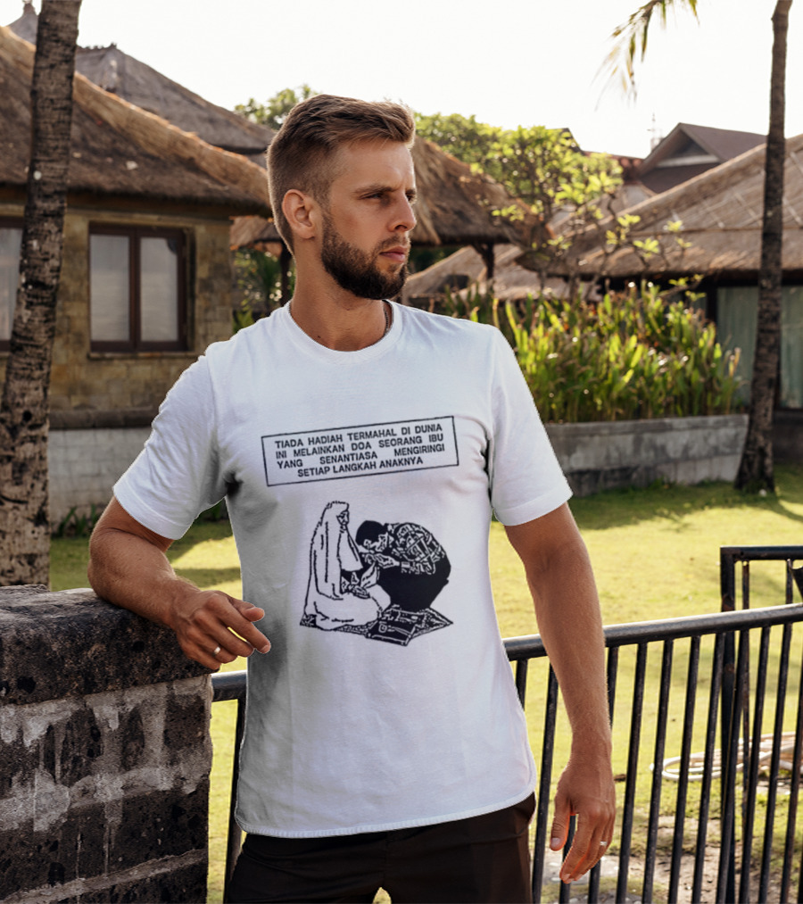 Tiada Hadiah Termahal Di Dunia Melainkan Doa Seorang Ibu Silhouette Scene T-Shirt