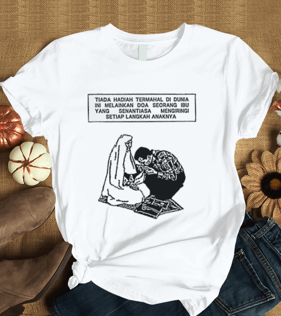 Tiada Hadiah Termahal Di Dunia Melainkan Doa Seorang Ibu Silhouette Scene T-Shirt