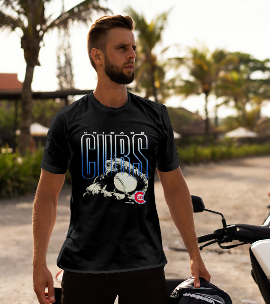 Chicago Cubs Fly Ball Baseball Team Logo Sports Fan T-Shirt