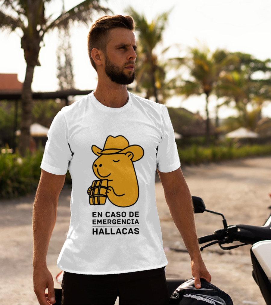 En Caso De Emergencia Hallacas Capybara Cowboy Hat T-Shirt