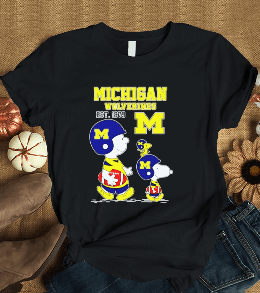 Michigan Wolverines EST 1879 Snoopy Charlie Brown Football Iconic M T-Shirt