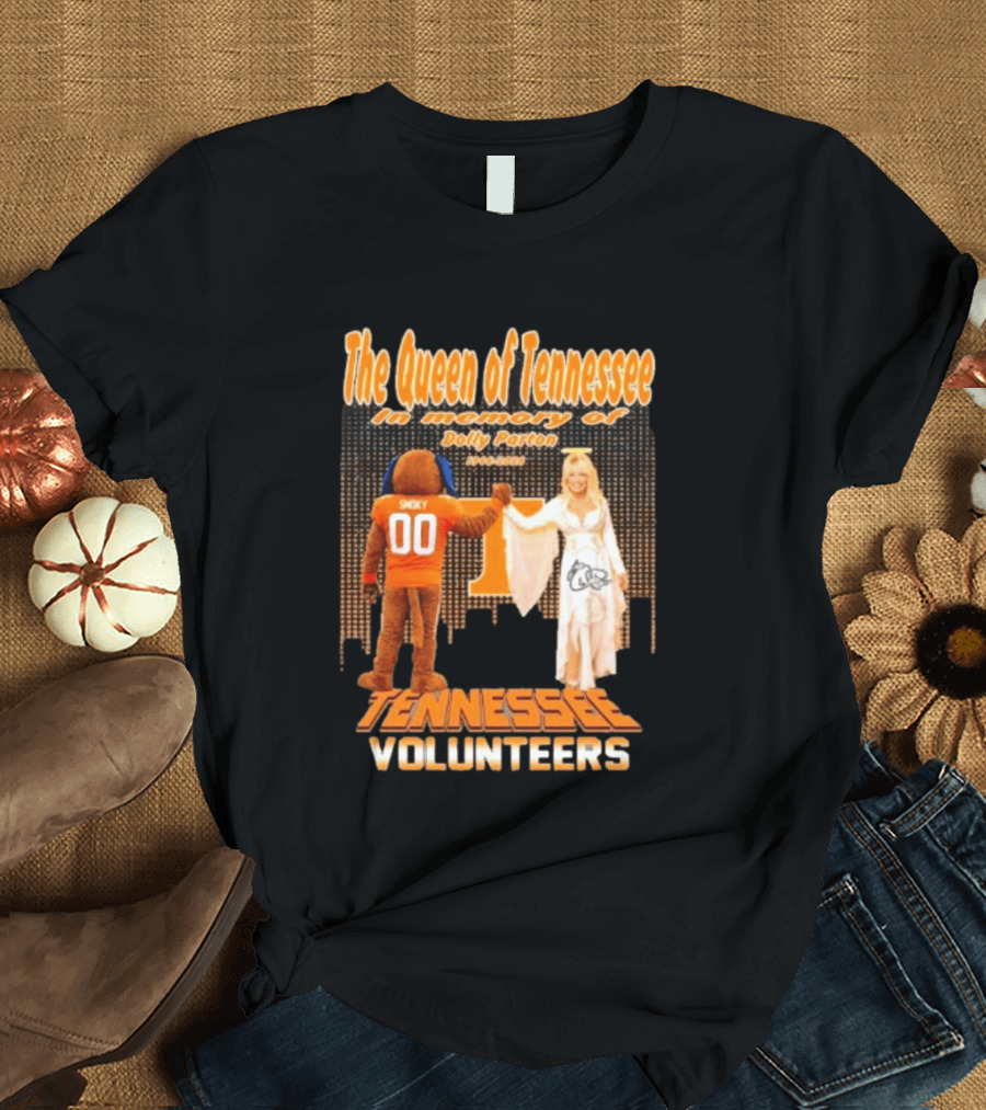 The Queen Of Tennessee In Memory Of Dolly Parton Smoky Tennessee Volunteers 1946 2026 T-Shirt