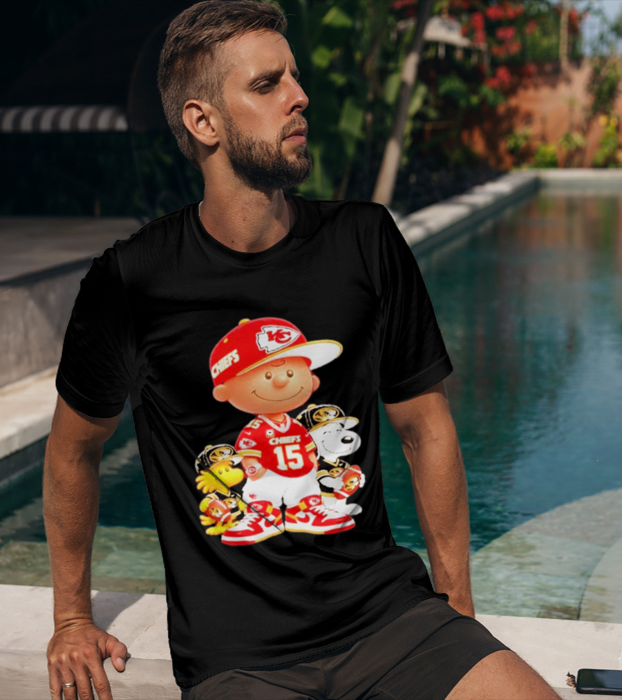 Peanuts Chiefs Patrick Mahomes Football Kansas City Charlie Brown Snoopy Woodstock T-Shirt