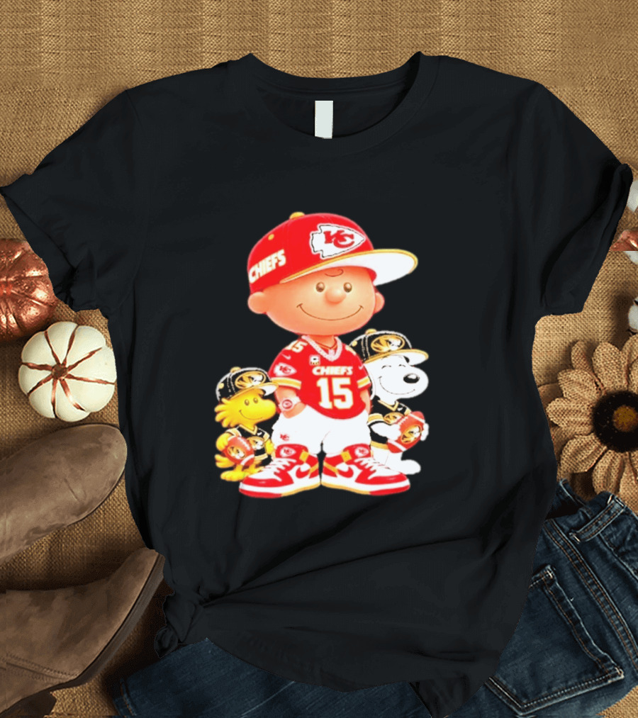 Peanuts Chiefs Patrick Mahomes Football Kansas City Charlie Brown Snoopy Woodstock T-Shirt
