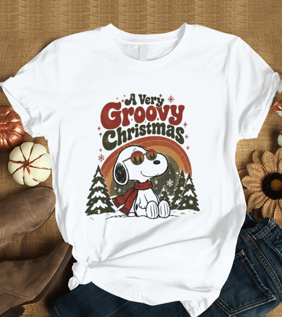 Snoopy A Very Groovy Christmas Retro Holiday Peanuts T-Shirt