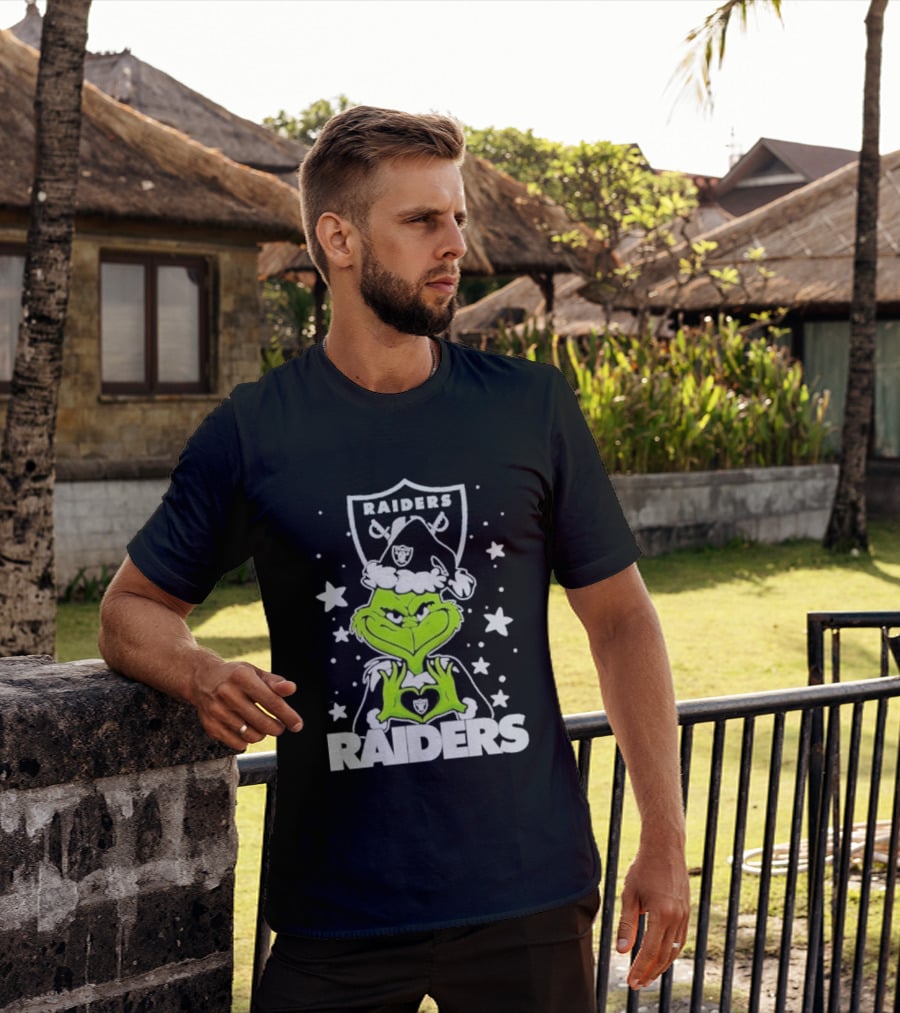 Las Vegas Raiders Grinch Love Hands Christmas Football 2026 T-Shirt