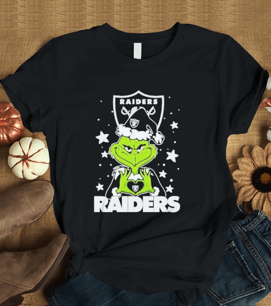 Las Vegas Raiders Grinch Love Hands Christmas Football 2026 T-Shirt