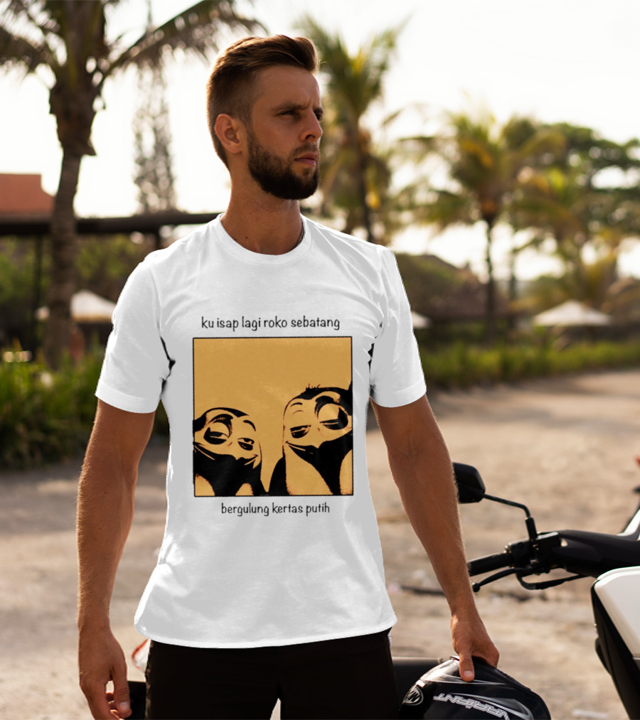 Ku Isap Lagi Roko Sebatang Bergulung Kertas Putih Private Kowalski T-Shirt