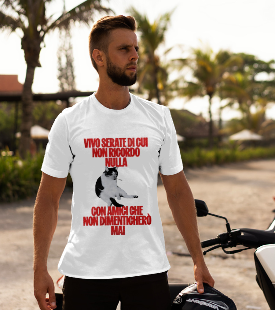 Vivo Serate Di Cui Non Ricordo Nulla Con Amici Che Non Dimenticherò Mai Gatto Divertente T-Shirt