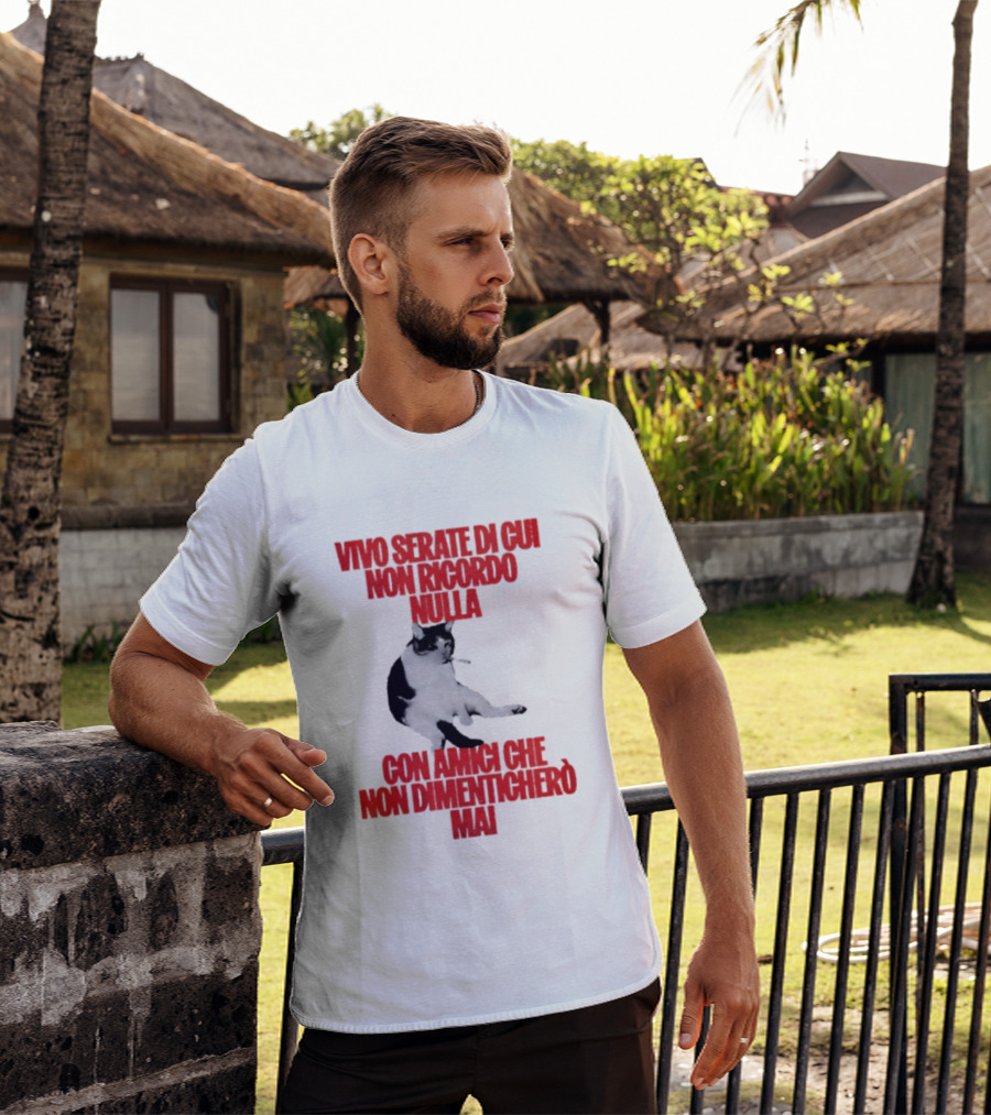 Vivo Serate Di Cui Non Ricordo Nulla Con Amici Che Non Dimenticherò Mai Gatto Divertente T-Shirt