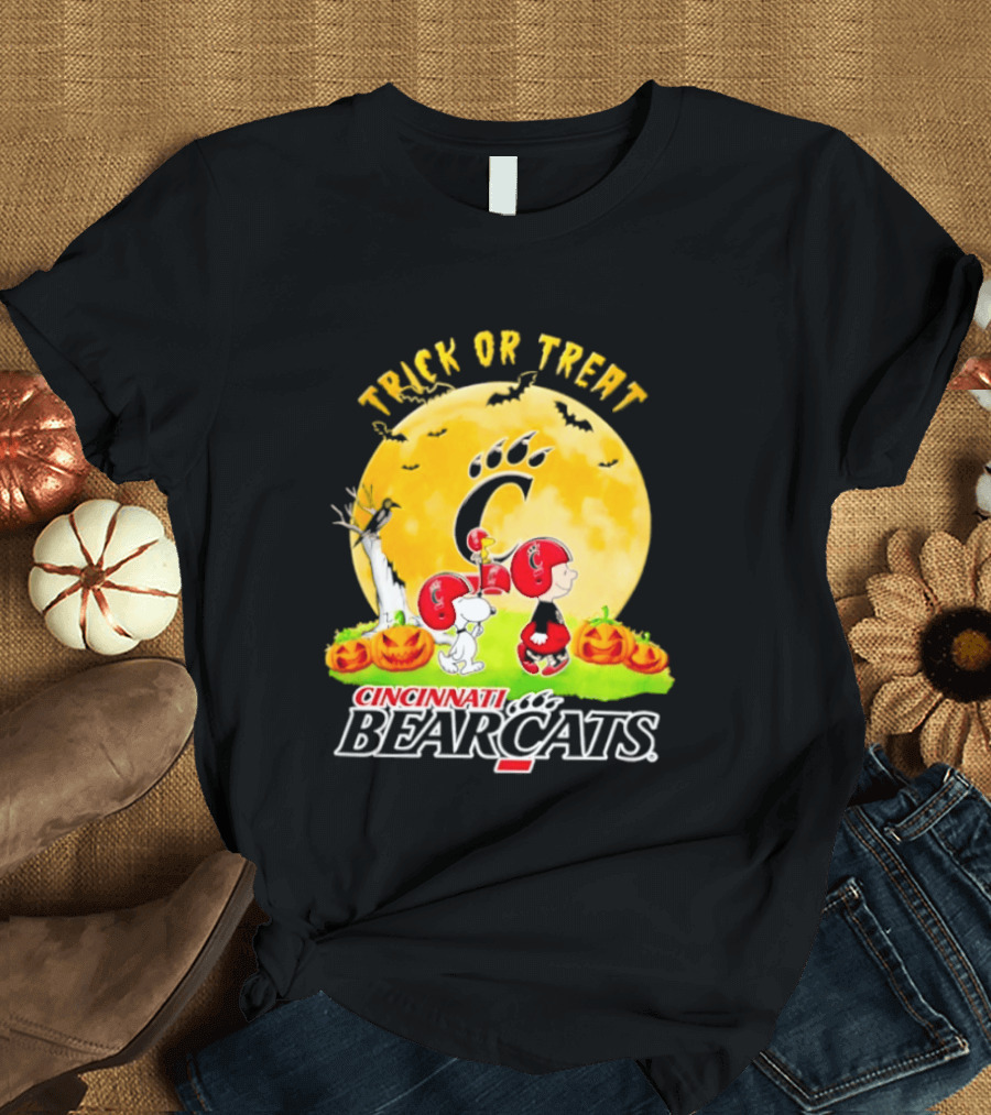 Cincinnati Bearcats Peanuts Trick Or Treat Halloween 2026 T-Shirt