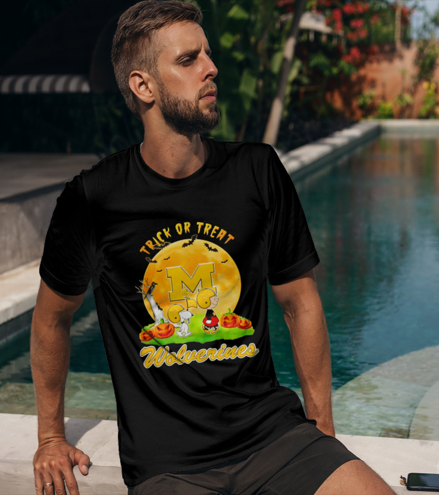Michigan Wolverines Peanuts Trick Or Treat Halloween Moon T-Shirt