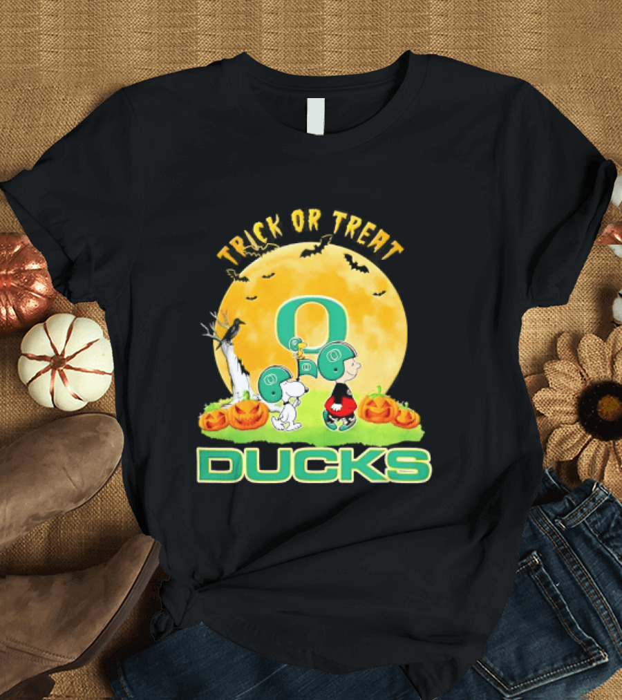 Oregon Ducks Peanuts Trick Or Treat Halloween 2026 T-Shirt