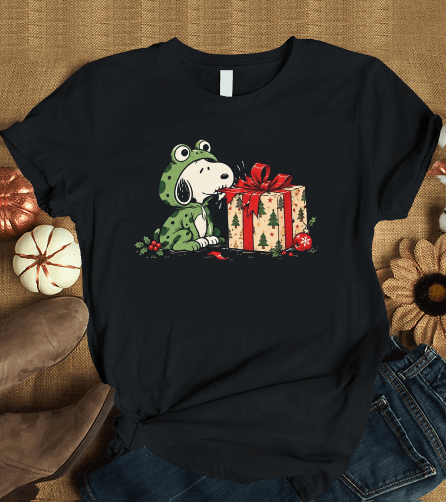 Snoopy Frog Christmas Chaos With Gift Box For Snoopy Lovers T-Shirt