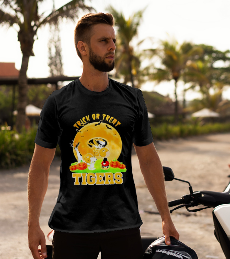 Trick Or Treat Tigers Halloween Peanuts Missouri 2026 T-Shirt