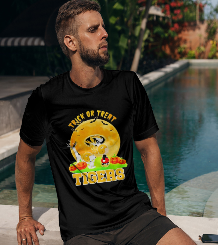Trick Or Treat Tigers Halloween Peanuts Missouri 2026 T-Shirt