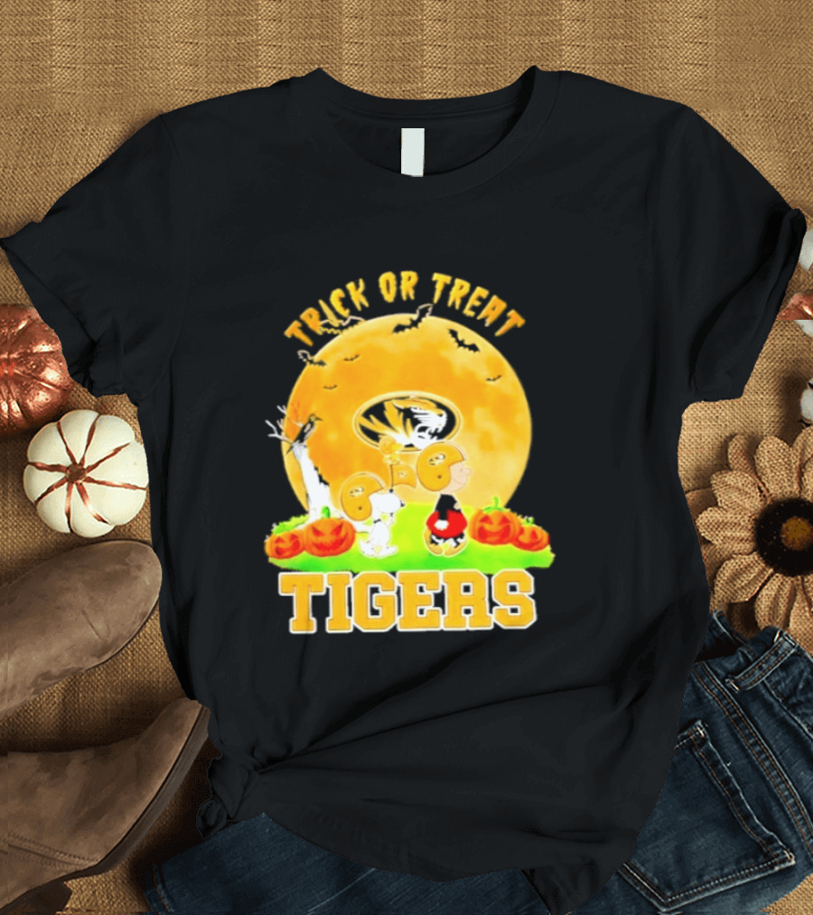 Trick Or Treat Tigers Halloween Peanuts Missouri 2026 T-Shirt