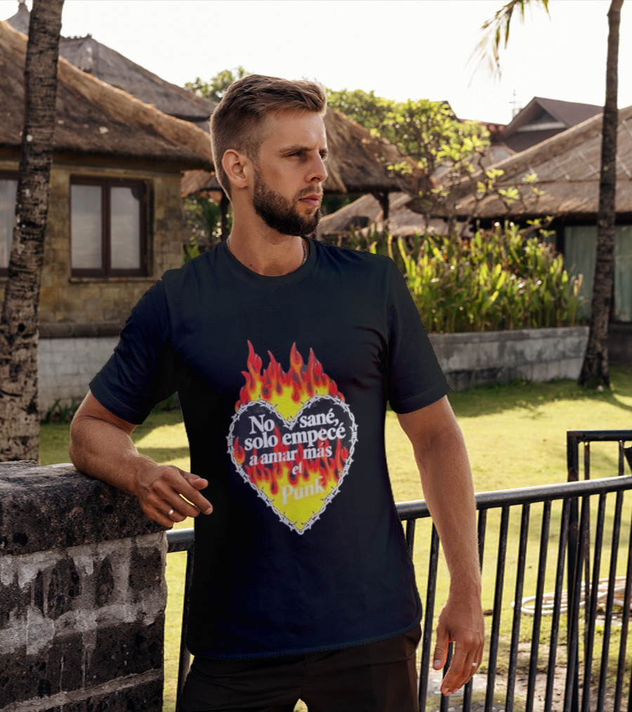 No Sané Solo Empecé A Amar Más El Punk Heart Fire Flame And Barbed Wire T-Shirt