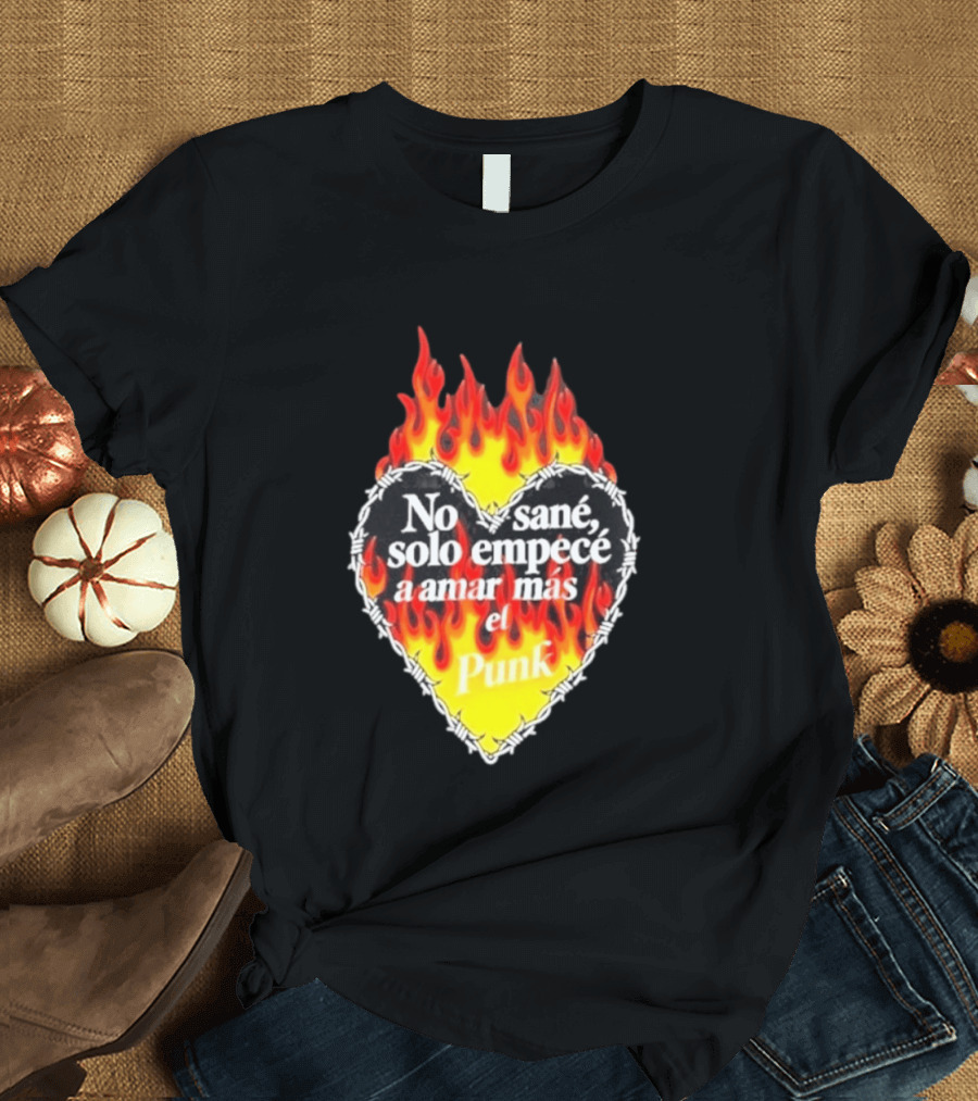 No Sané Solo Empecé A Amar Más El Punk Heart Fire Flame And Barbed Wire T-Shirt