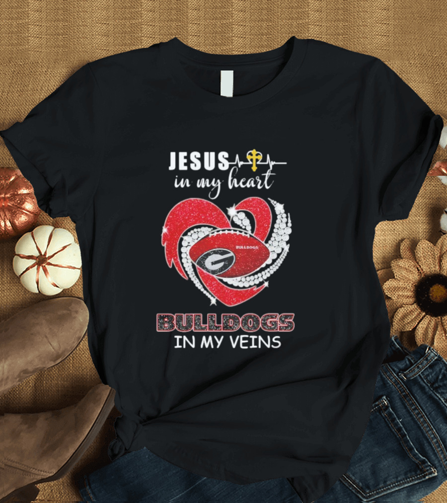 Jesus In My Heart Bulldogs In My Veins Diamond Heart T-Shirt
