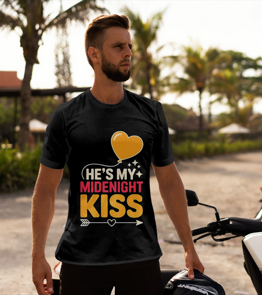 Happy New Year Midnight Kiss Heart Balloon And Arrow T-Shirt