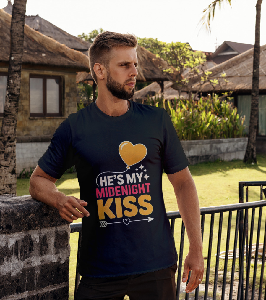 Happy New Year Midnight Kiss Heart Balloon And Arrow T-Shirt