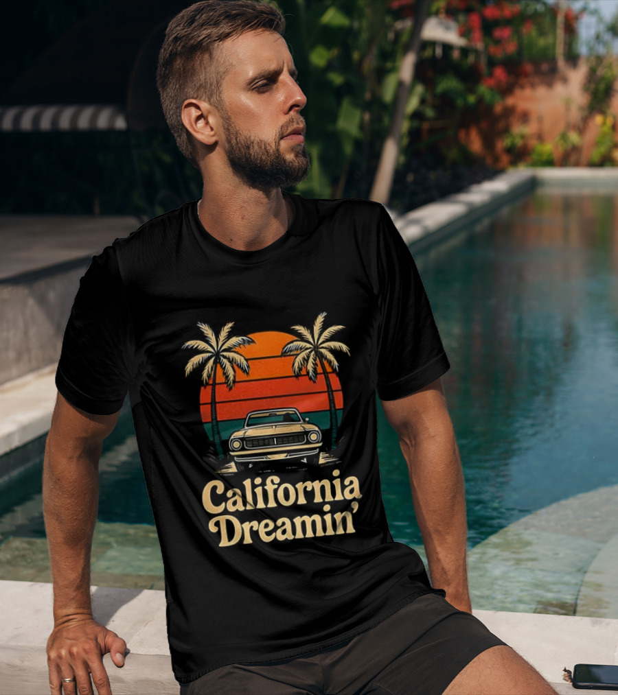 California Dreamin Vintage Sunset Car Palm Trees T-Shirt