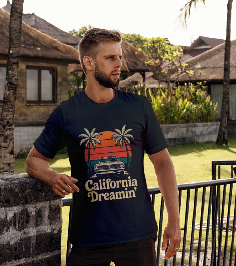 California Dreamin Vintage Sunset Car Palm Trees T-Shirt