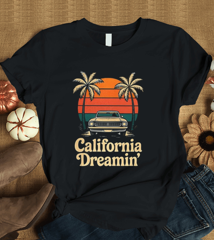 California Dreamin Vintage Sunset Car Palm Trees T-Shirt