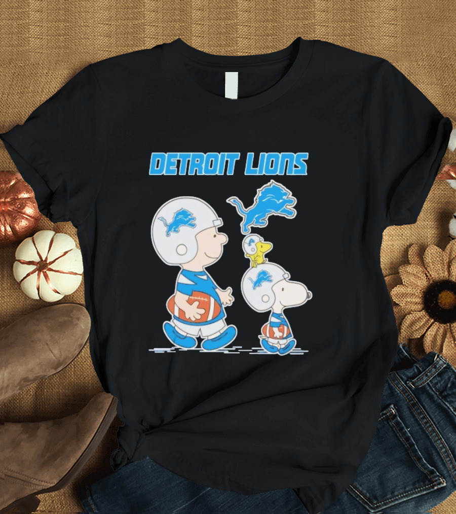Detroit Lions Snoopy Charlie Brown NFL Football Peanuts Collaboration T-Shirt