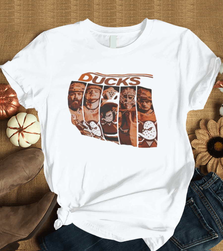 Y2K Anaheim Ducks Vintage Team Players Hockey Aesthetic T-Shirt