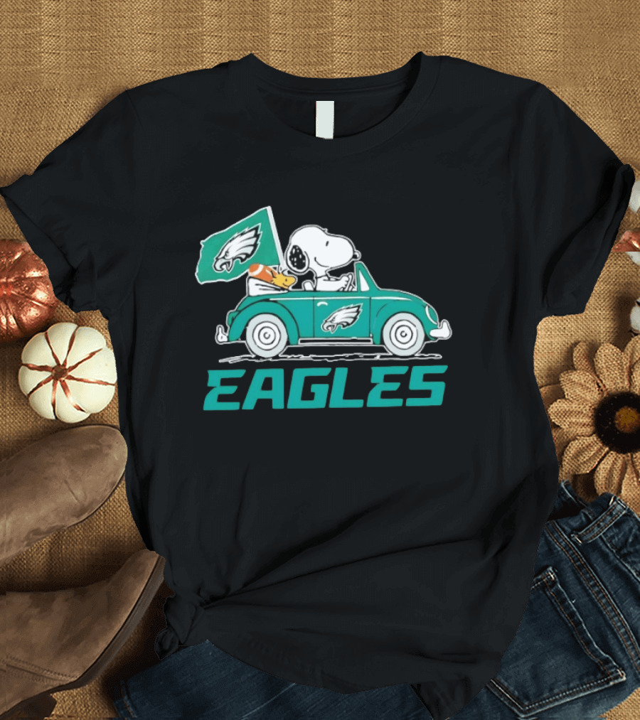 Snoopy Woodstock Driving Car With Philadelphia Eagles Flag EAGLES T-Shirt