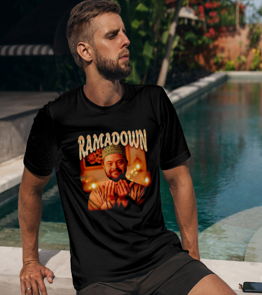 Ramadown Mens Kufi Malawi Hexa Series Smiling Man Praying Ramadan T-Shirt
