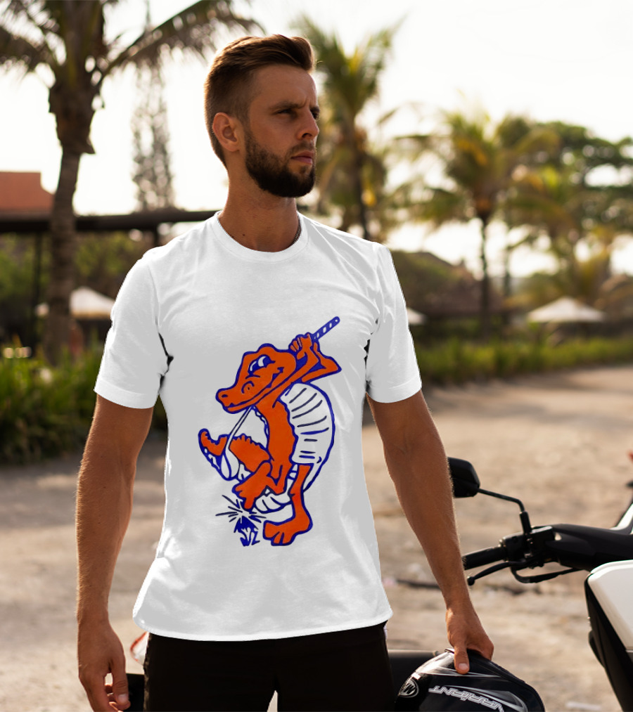 Swinging Gator Vintage Cartoon Playing Golf T-Shirt