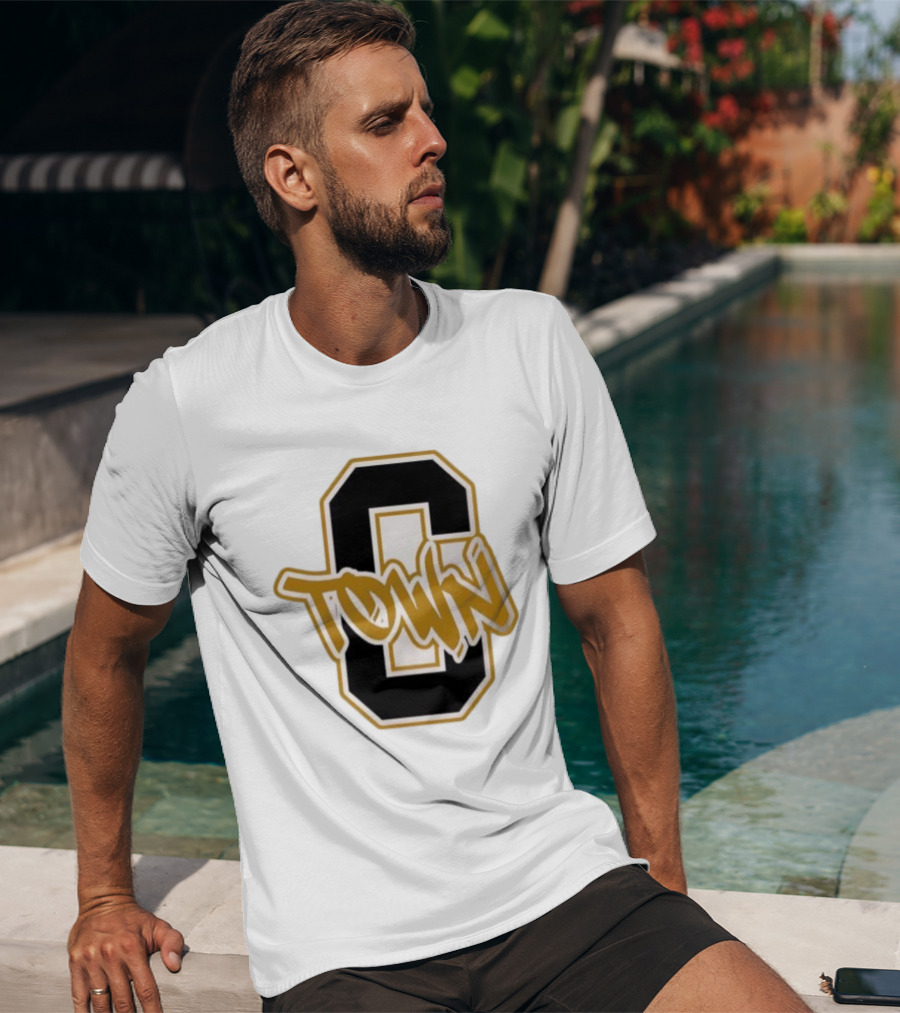 O Town Vintage Varsity Style בצ פjfgh T-Shirt