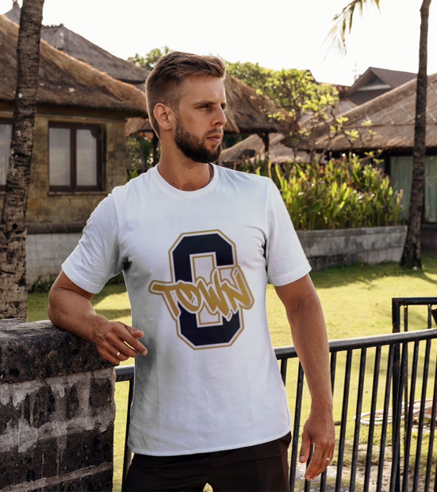 O Town Vintage Varsity Style בצ פjfgh T-Shirt