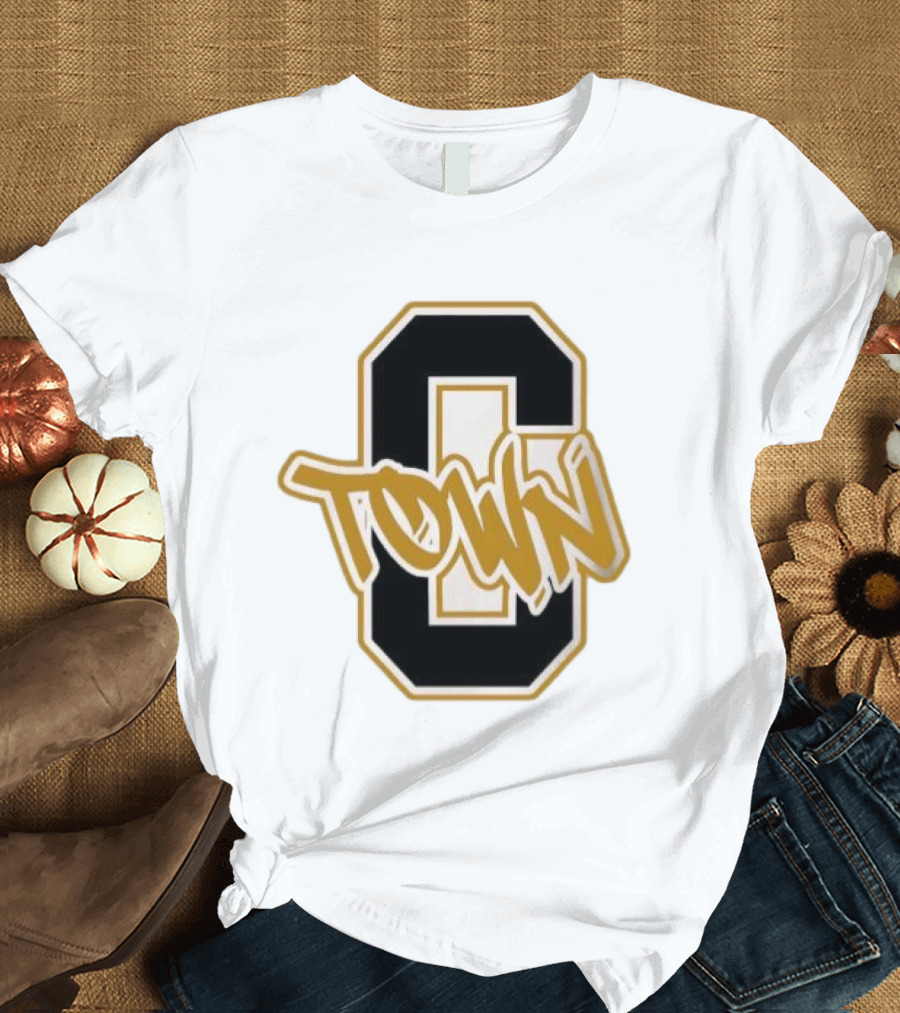 O Town Vintage Varsity Style בצ פjfgh T-Shirt