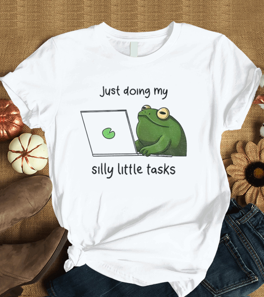 Silly Frog Doing My Little Tasks Playful Green T-Shirt