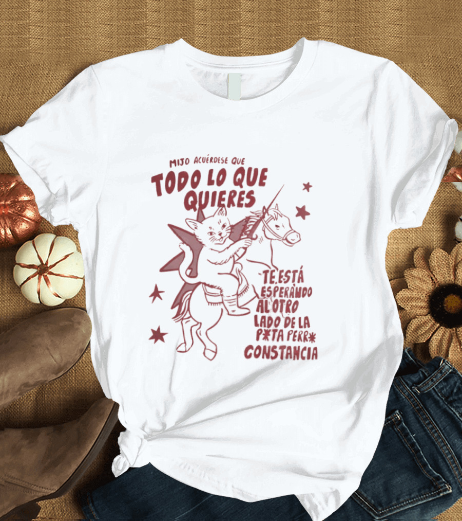 Mijo Acuerdese Que Todo Lo Que Quieres Te Esta Esperando Al Otro Lado De La Perseverancia Constancia Cat Riding Horse With Stars T-Shirt