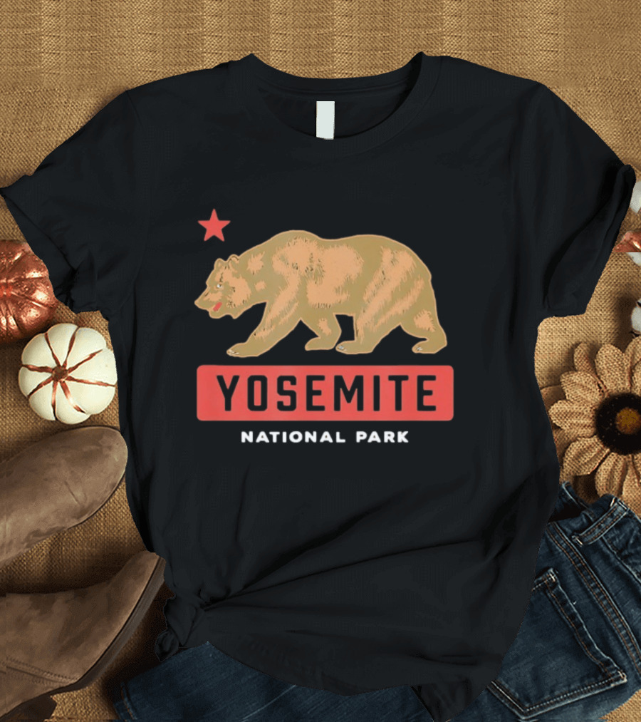 Yosemite Bear California Republic National Park Established 1890 T-Shirt
