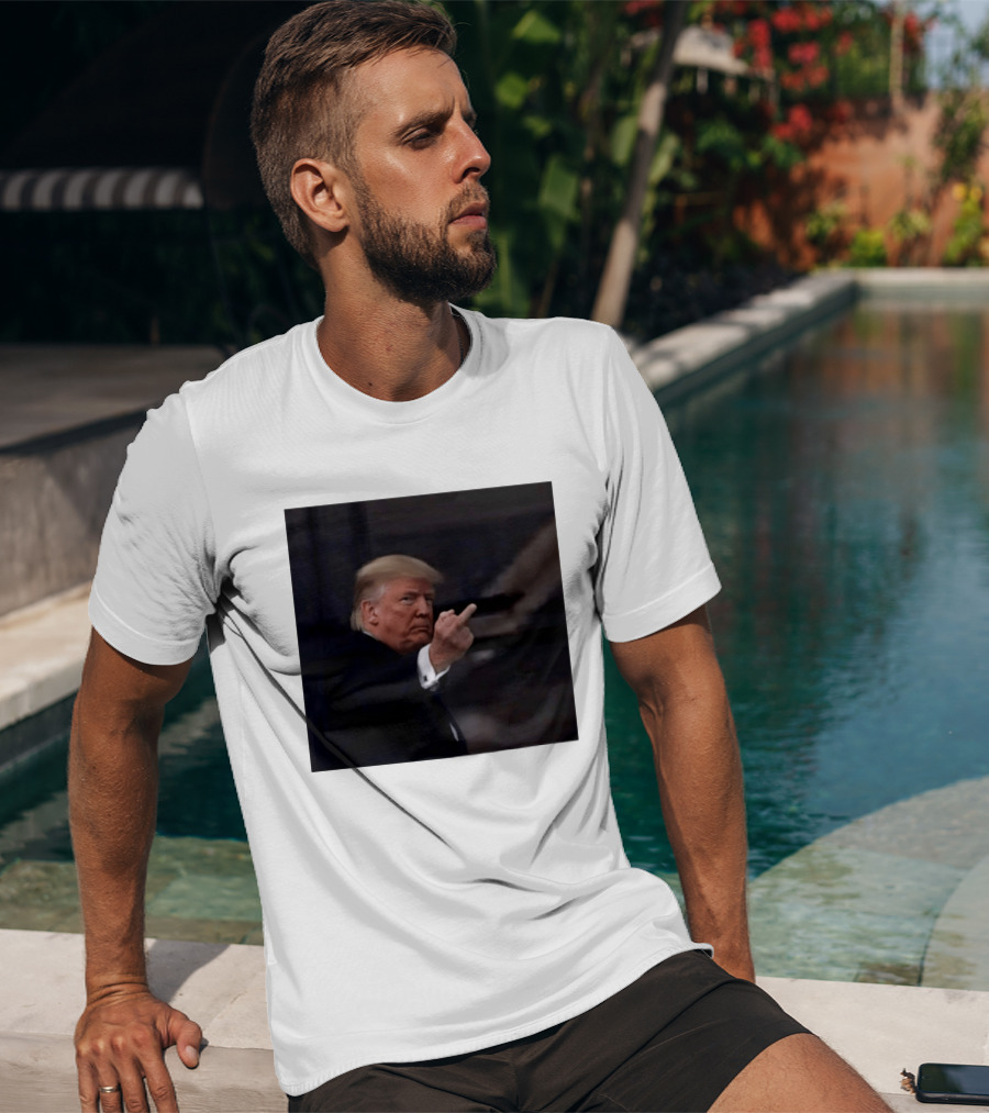 Trump Middle Finger At Heckler T-Shirt