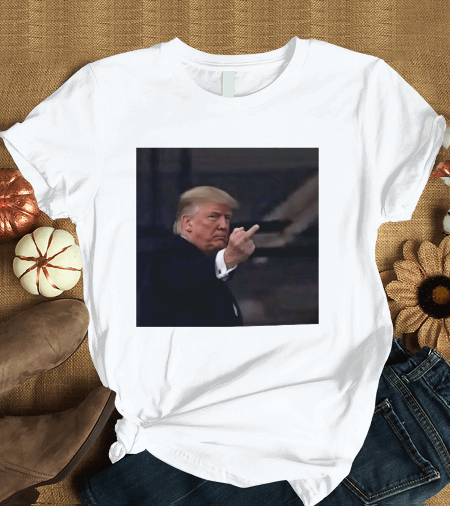 Trump Middle Finger At Heckler T-Shirt