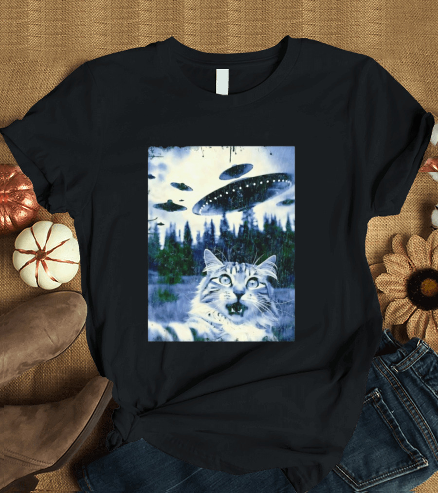 UFO Cat Extraterrestrial Surprise Scene T-Shirt