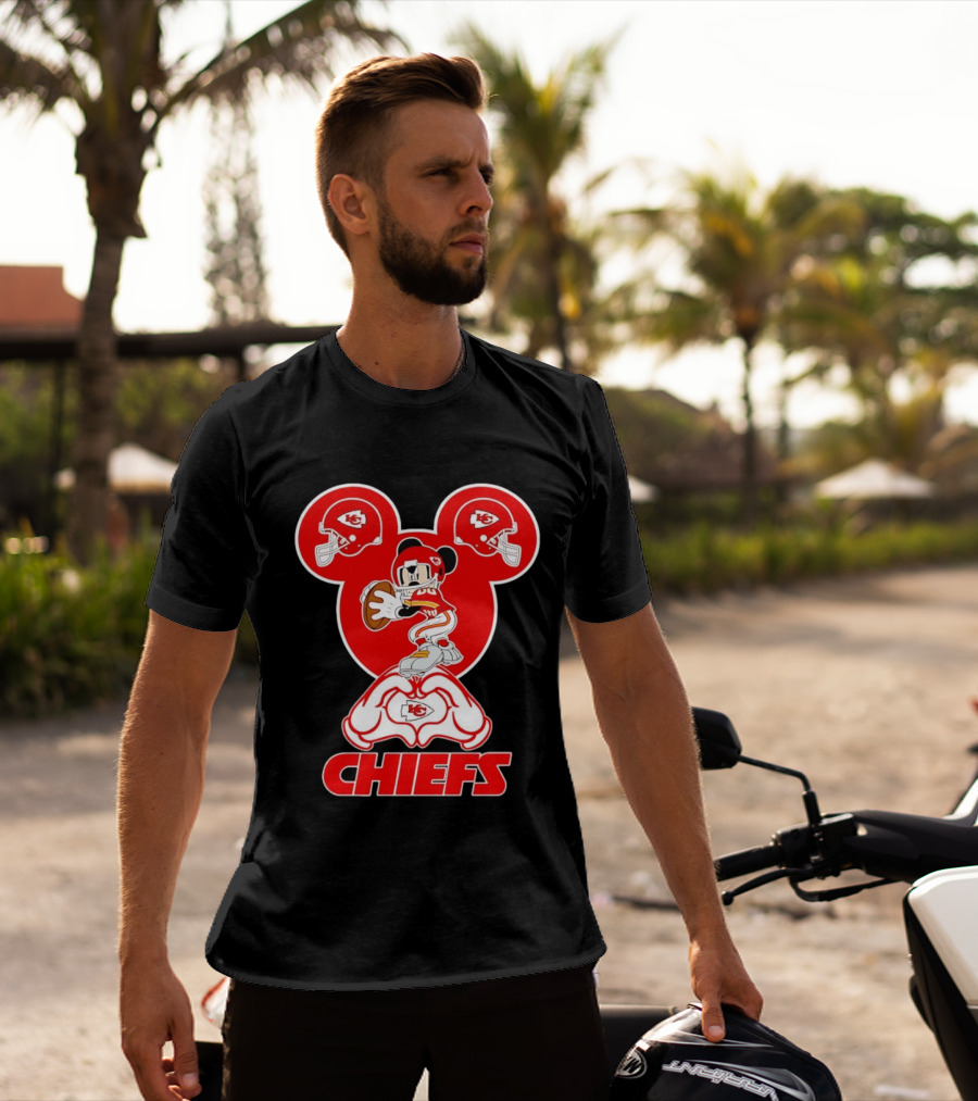Kansas City Chiefs Mickey Mouse Football Love Heart Hands T-Shirt