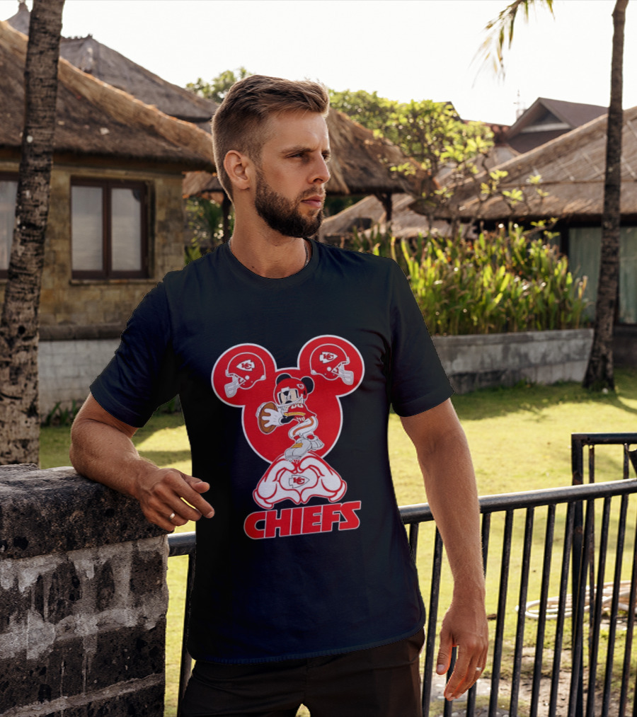 Kansas City Chiefs Mickey Mouse Football Love Heart Hands T-Shirt