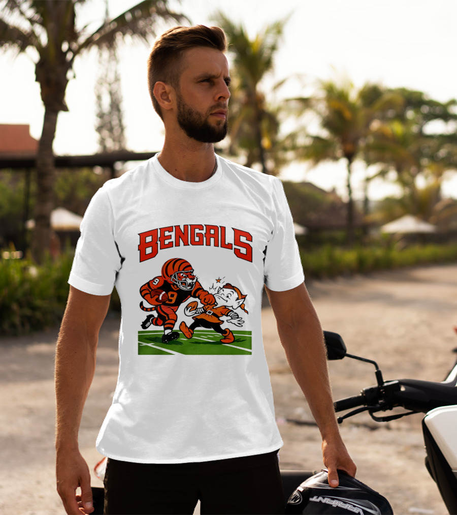 Bengals Tiger Player Tackling Browns Elf Cleveland Rivalry T-Shirt