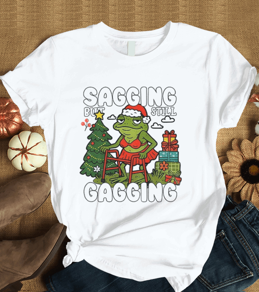 Sagging But Still Gagging Frog Santa Hat Christmas Tree Presents T-Shirt