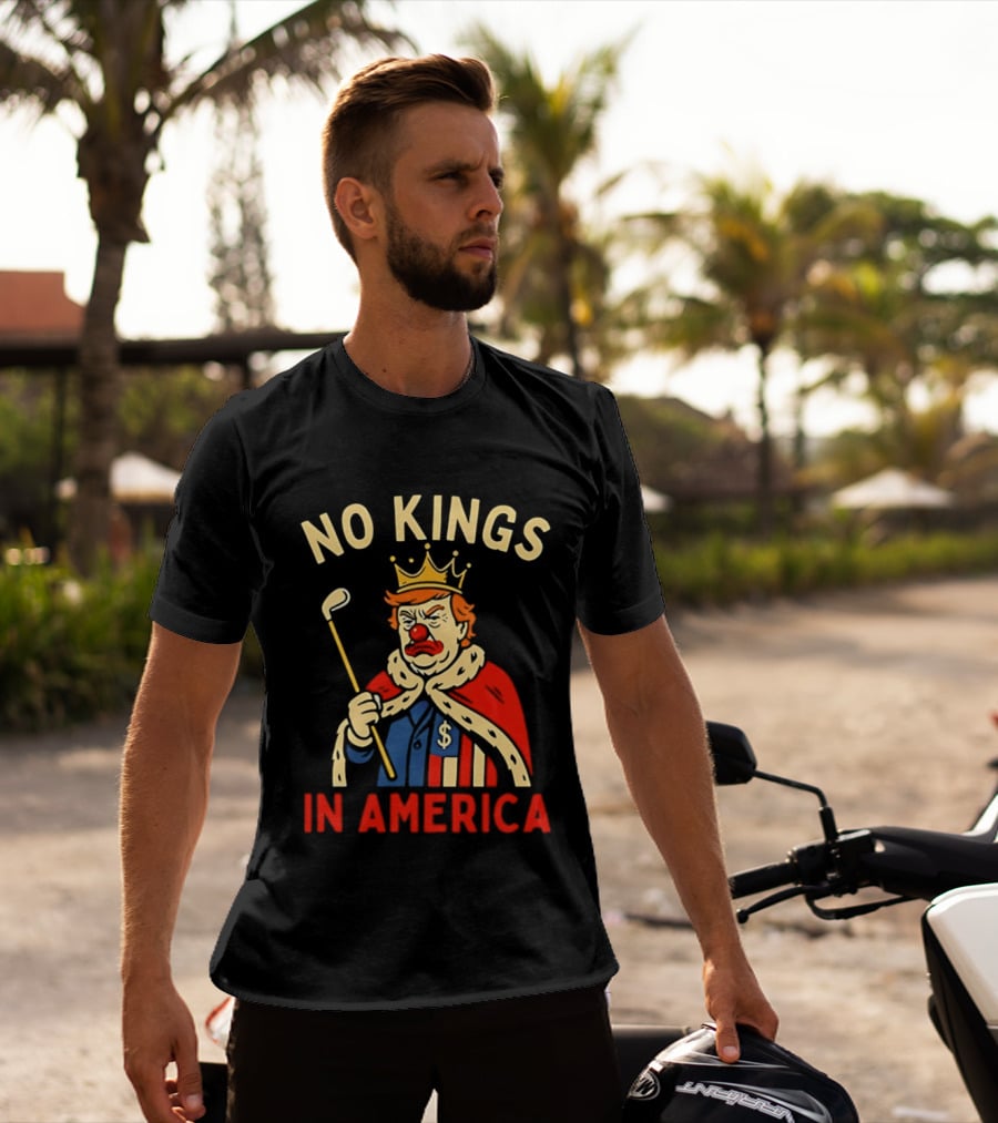 No Kings In America Trump Clown Wearing Crown And Red Nose Golf Club T-Shirt