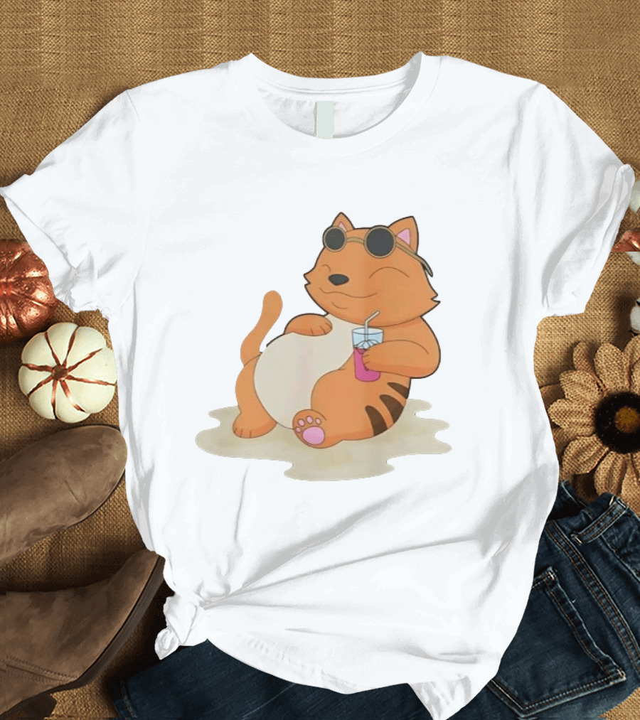 Cat Relaxing With Sunglasses And Drink On Beach Summer Vibes T-Shirt